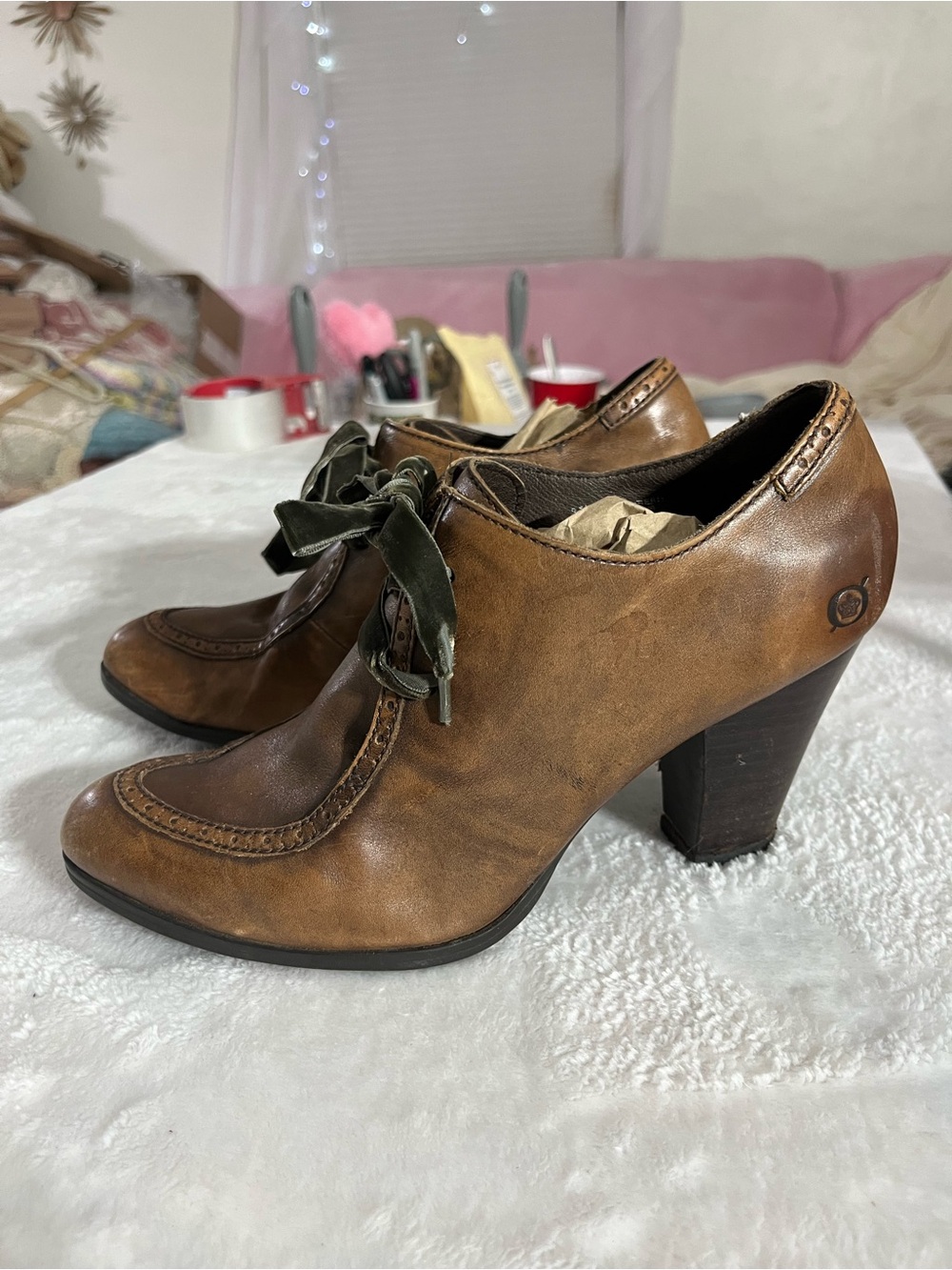 Born vintage-style Børn brown leather heeled oxford booties women’s 9.5